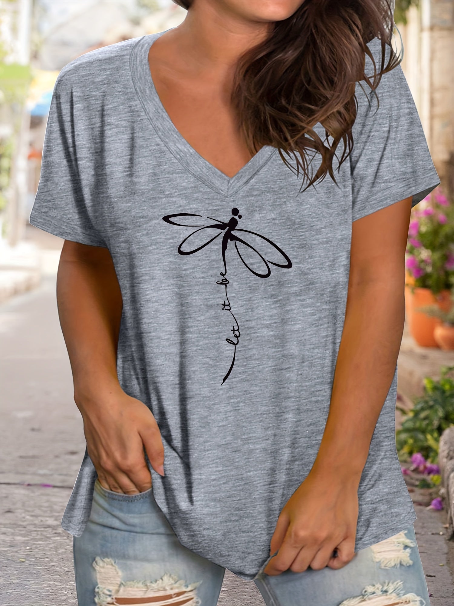 Camiseta de manga corta con estampado gráfico casual para tallas grandes de mujer con escote en V