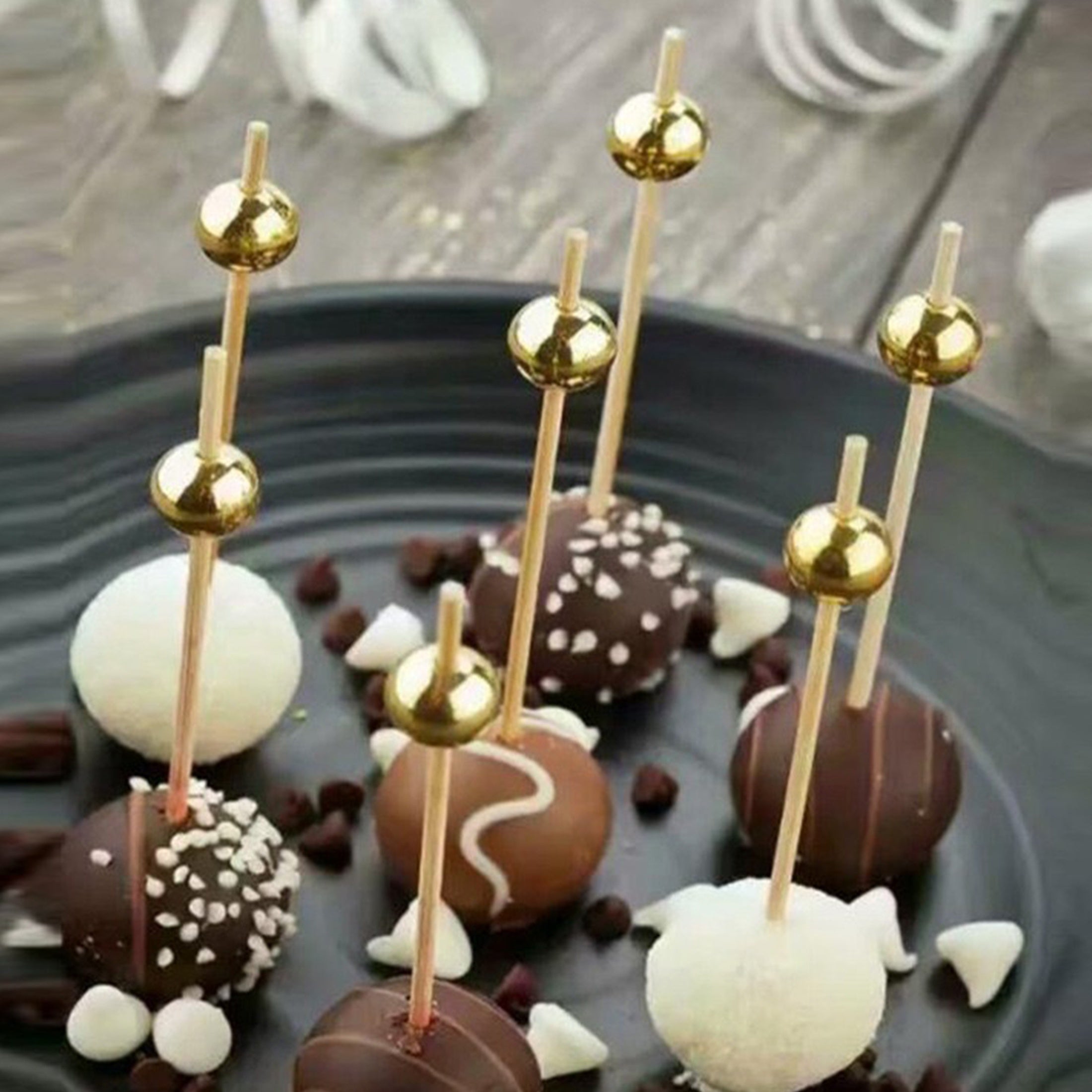 100 ta oltin marvaridli kokteyl cho'plari, dasturxonlar va meva partiyalari uchun qo'l mehnati bilan tayyorlangan bambuk shishlari.