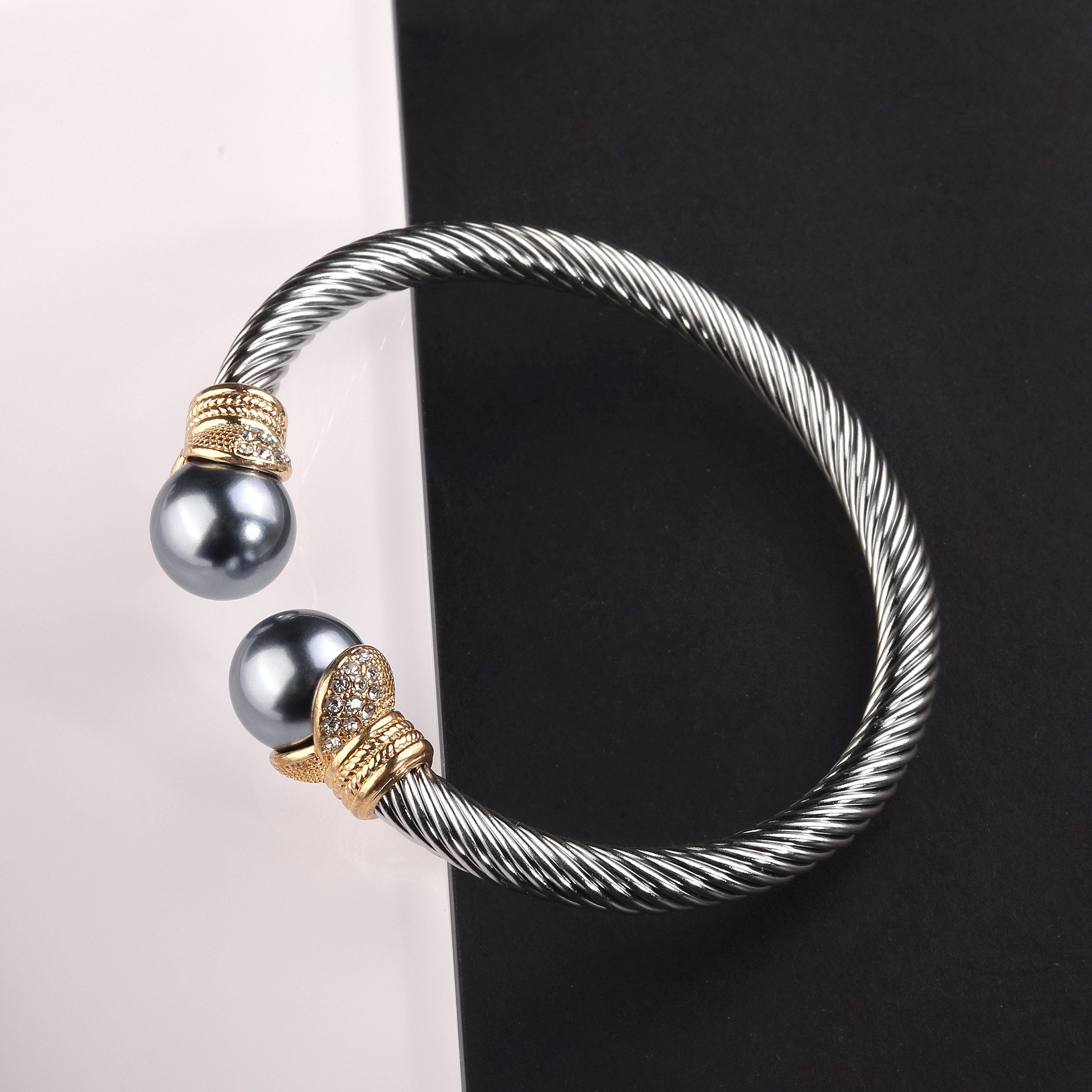 "O'ralgan Kabel Bangle Bilaguzuk, 12mm Oniks bilan Elegant Noxush Po'latda - Ona va Singil uchun Ideal Sovg'a, Kundalik Kiymak uchun Zo'r va 14-fevral, Yagona Parcha"