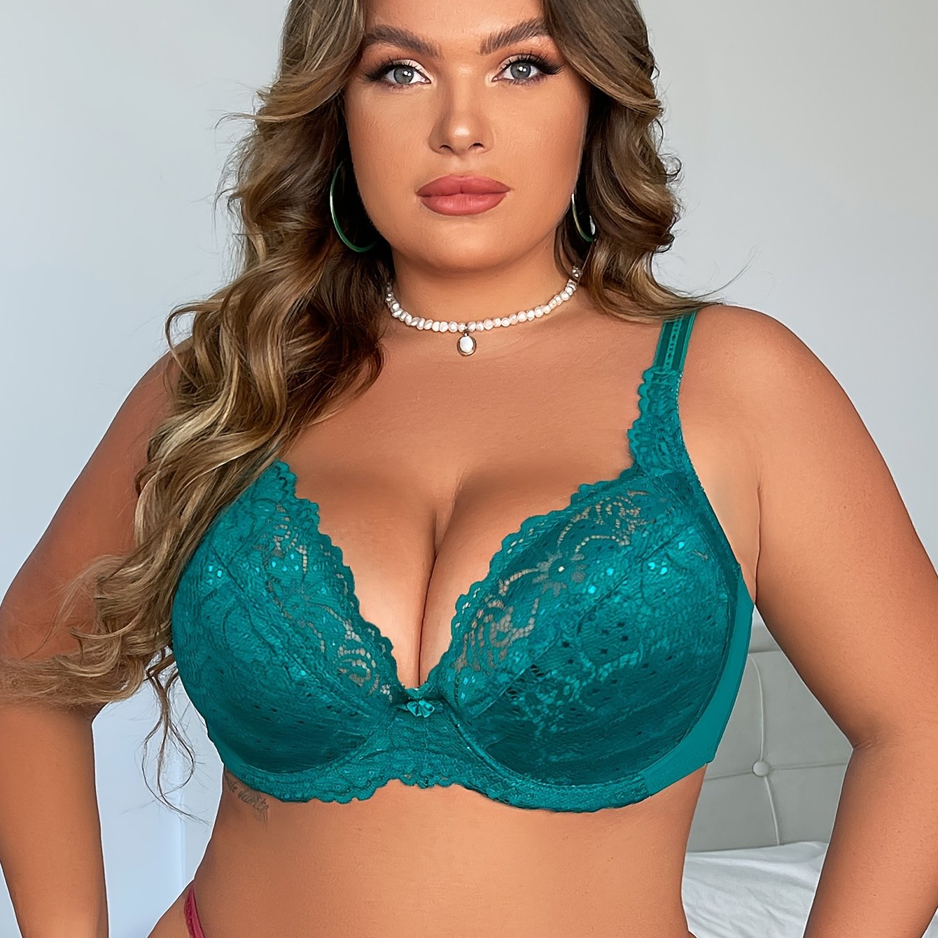 Plus Size Lace Trim Underwire Bra Medium Stretch Solid Color No Padding