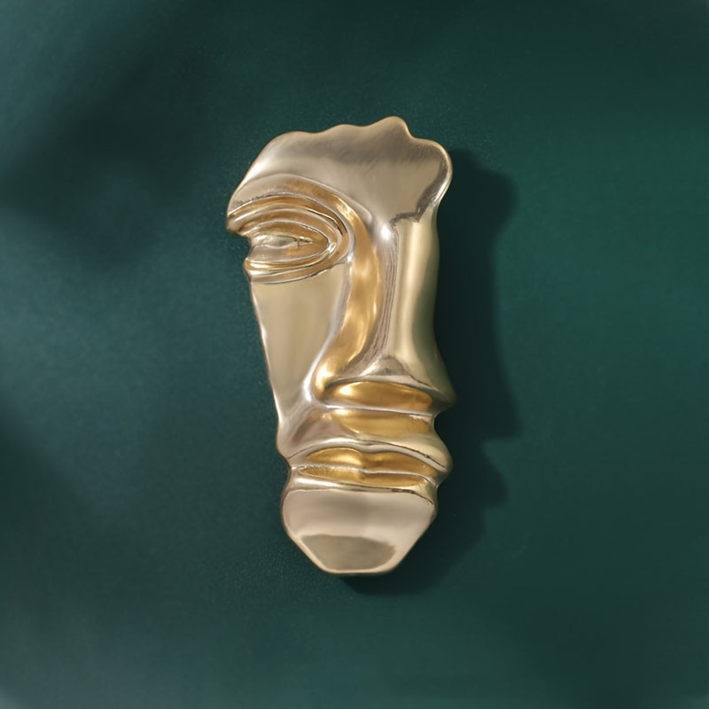 Large Matte Gold Brooch with Literary Human Face Design for Fashion Accessories