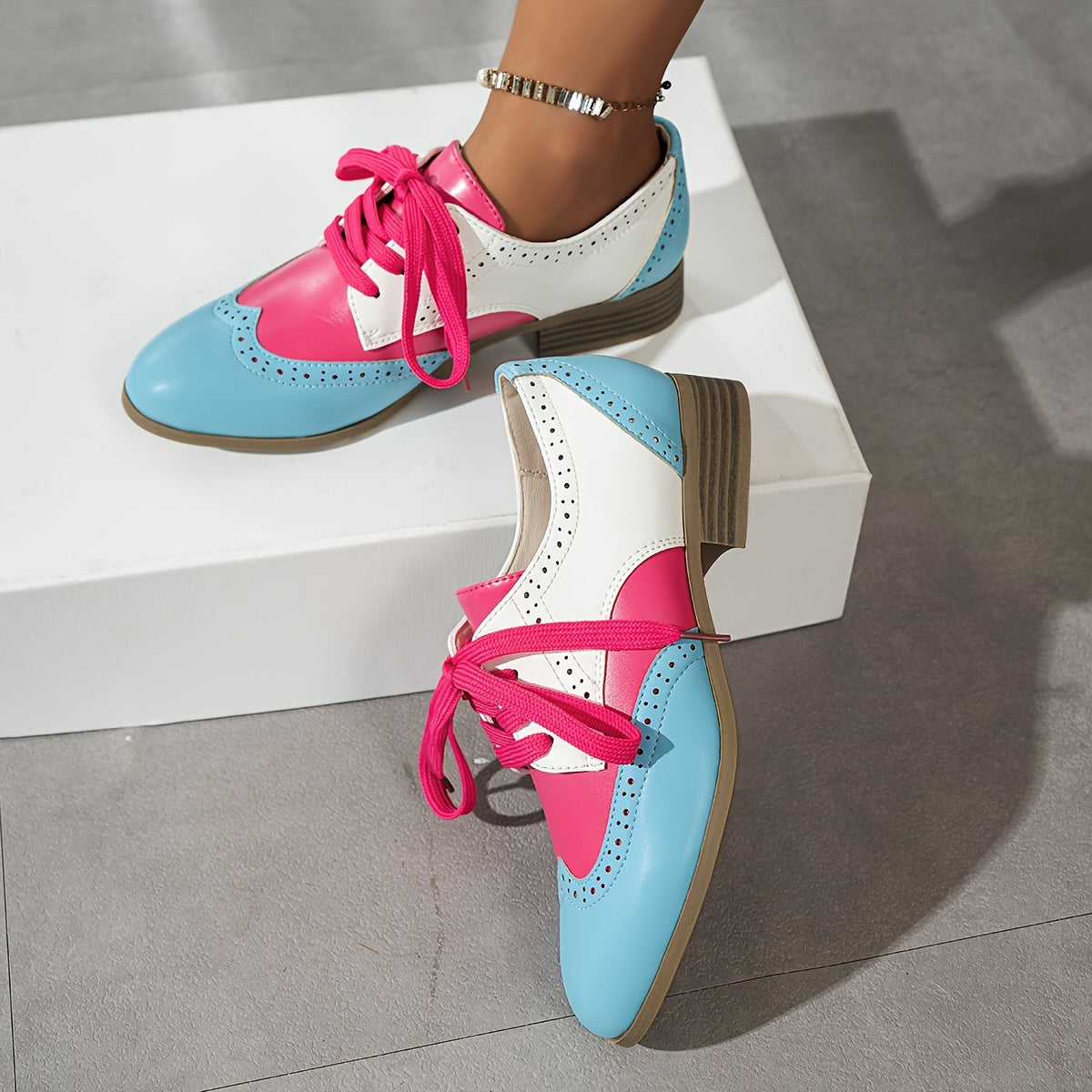 Women's Lace-Up Ankle Boots Vegan Leather Casual pointed Toe Perforated