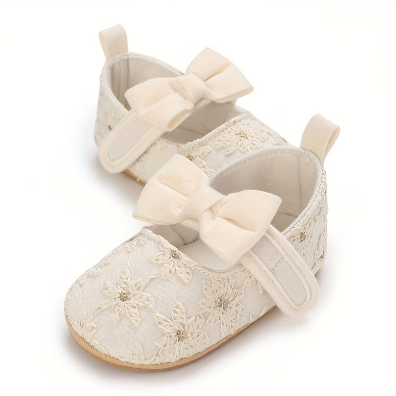 Kichkina qizlar uchun Mary Jane poyabzali, tikilgan gul va bog'ich bilan, sirpanmaydigan, yumshoq taglik, birinchi qadamlar uchun, bahor va kuz