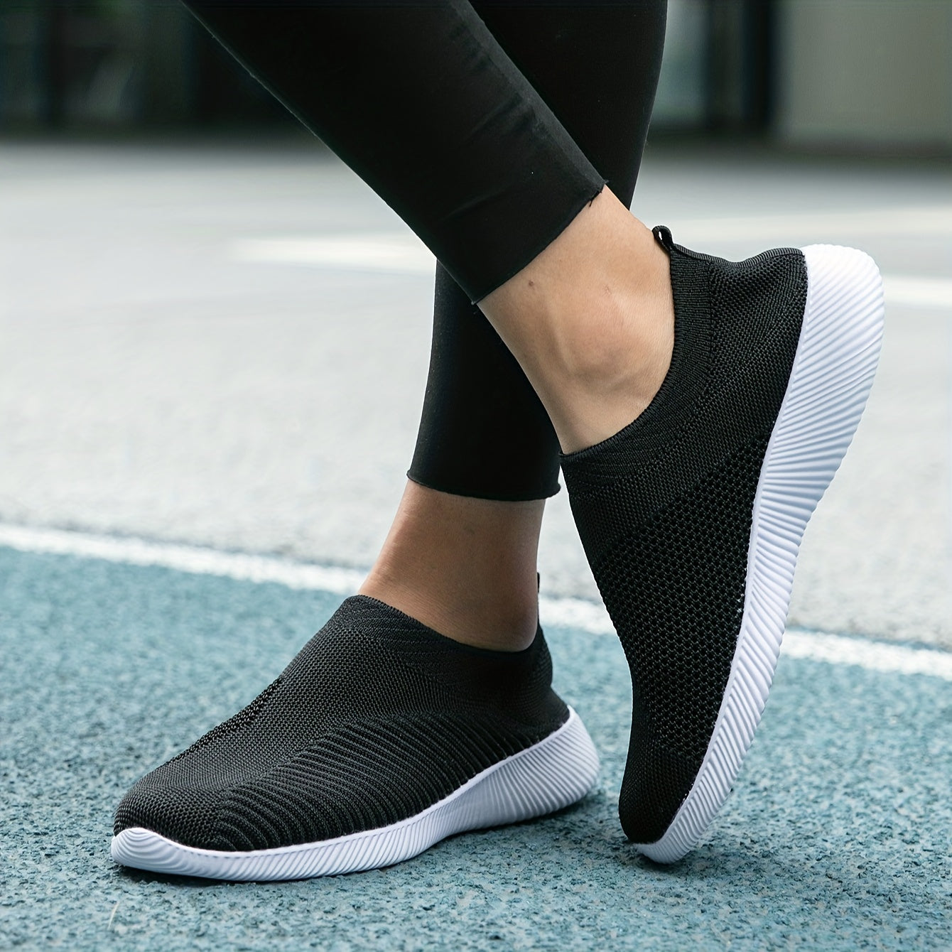 Ayollar uchun nafas oladigan slip-on sport poyabzali mato yuqori EVA taglik bilan, kundalik va barcha mavsum uchun