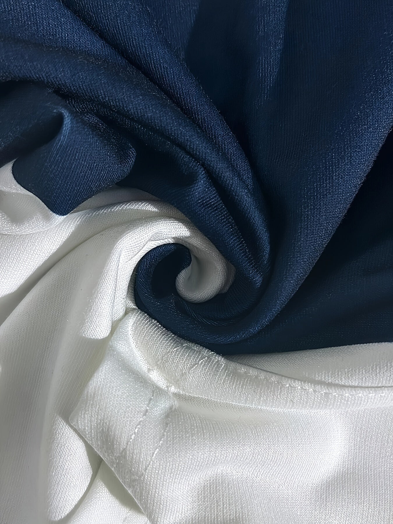 Sudadera con rayas en azul marino y blanco para mujer con bolsillos frontales y cordón