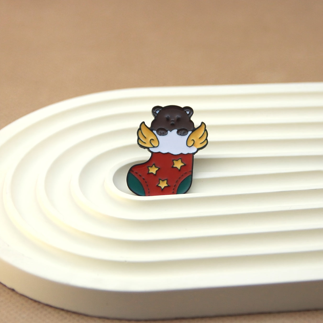 9 ta Rojdestvo broshlari to'plami, Santa, qoraxona, multfilm uslubidagi alloy pinlar, kalitlar va kurtkalar uchun