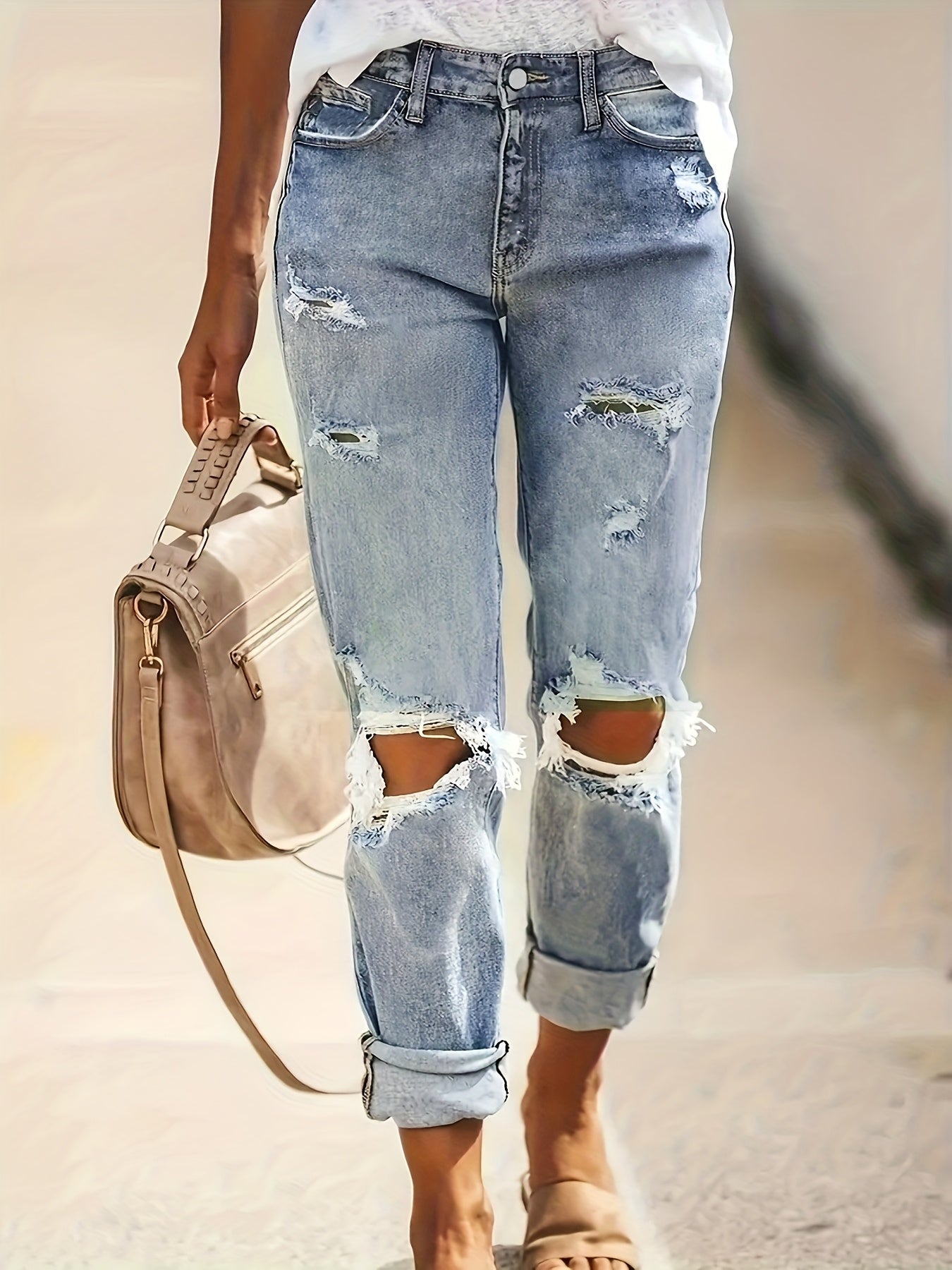 Women's Plus Size Light Blue Denim Straight-Leg Jeans with Frayed Hem