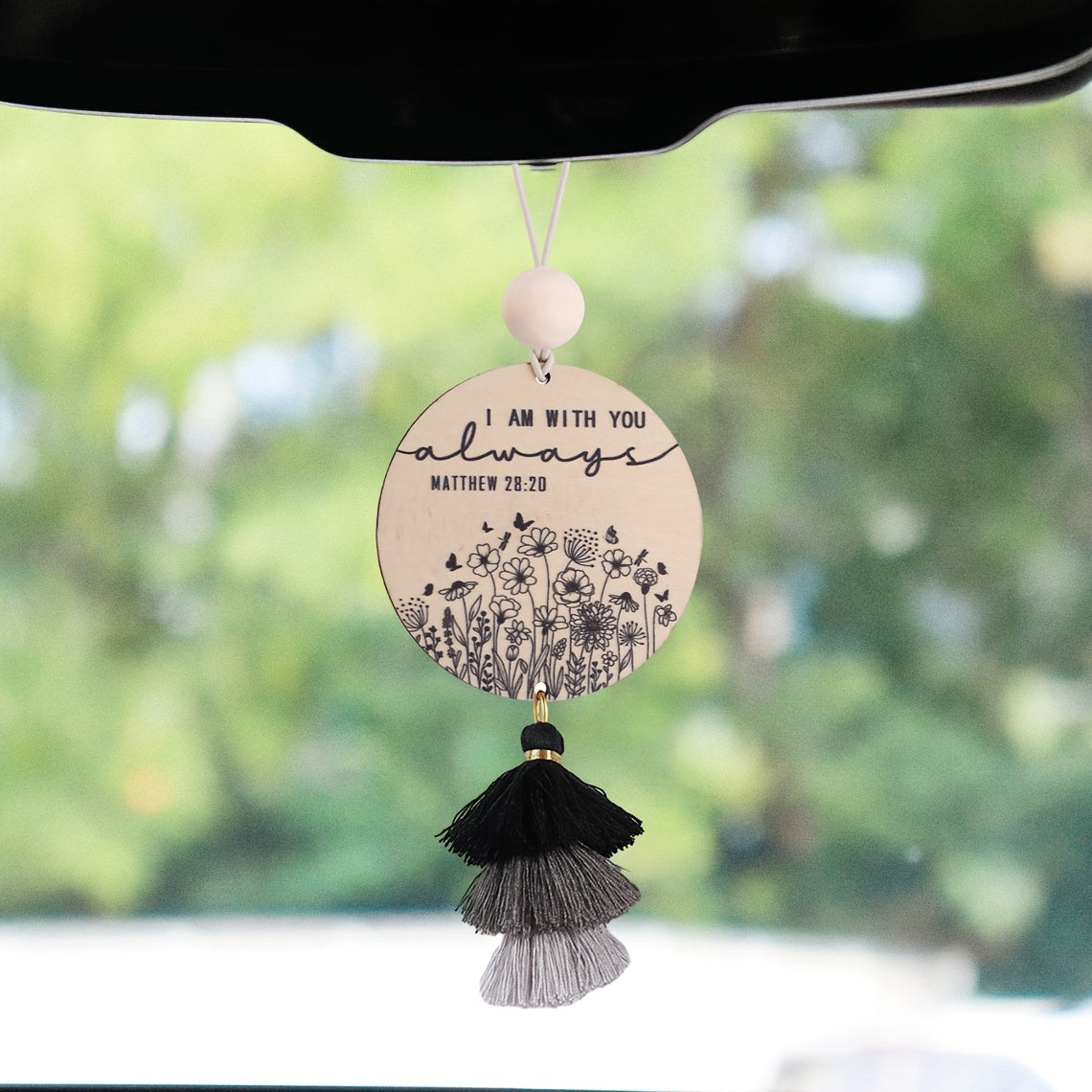 Diniy transport uchun orqa ko‘zg‘ga osiladigan bezak, tassel bilan