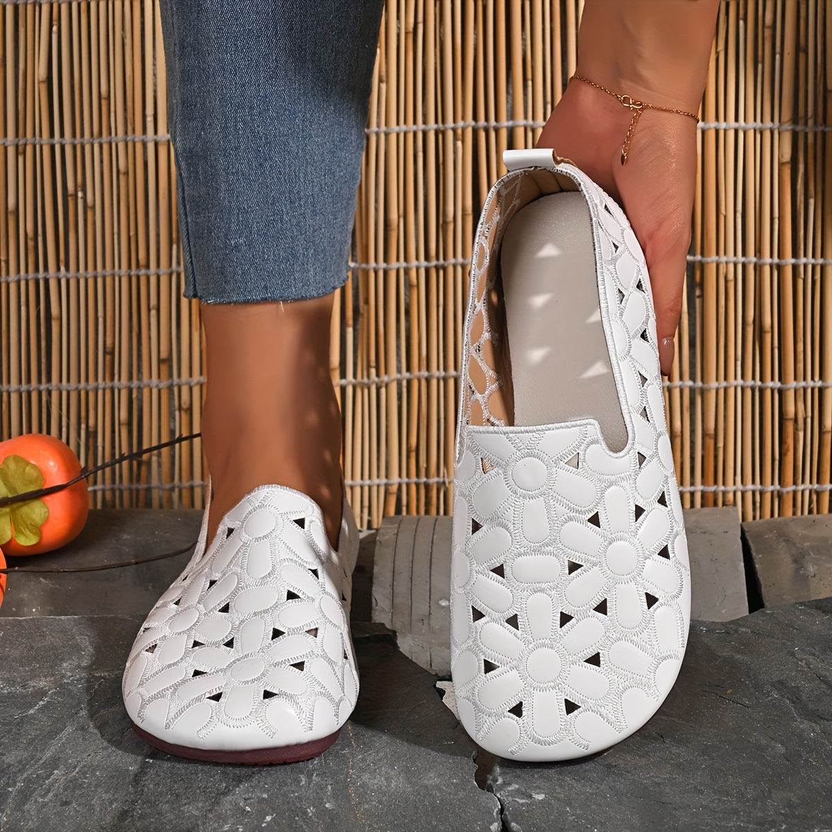 Zapatos planos transpirables con bordado floral y corte en mujer