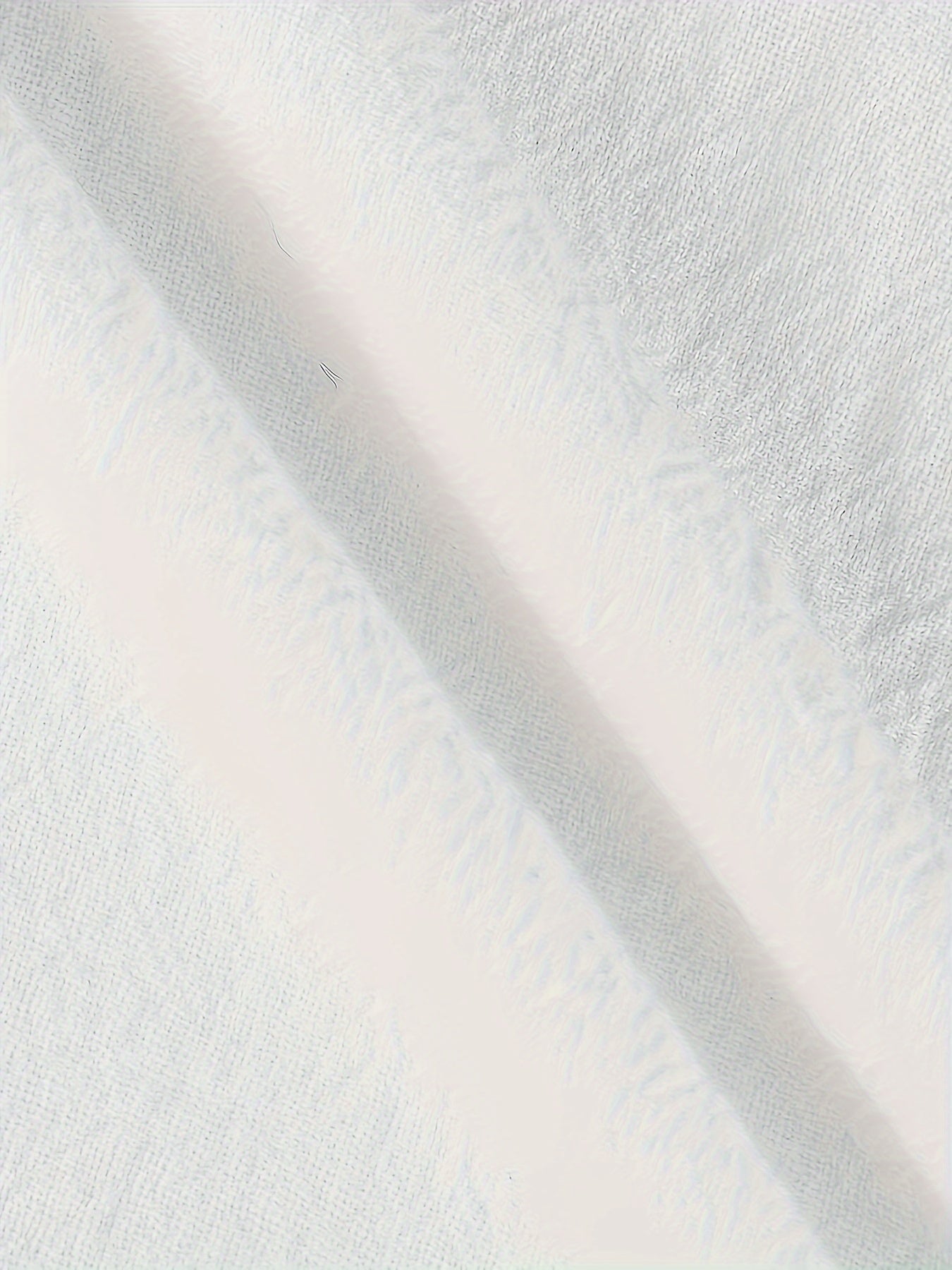 Katta o'lchamdagi O'rta Sharq uslubidagi cho'ntakli, yumshoq bo'yinli va cho'zilmaydigan matodan tayyorlangan bluzka, barcha fasllar uchun mos keladi.