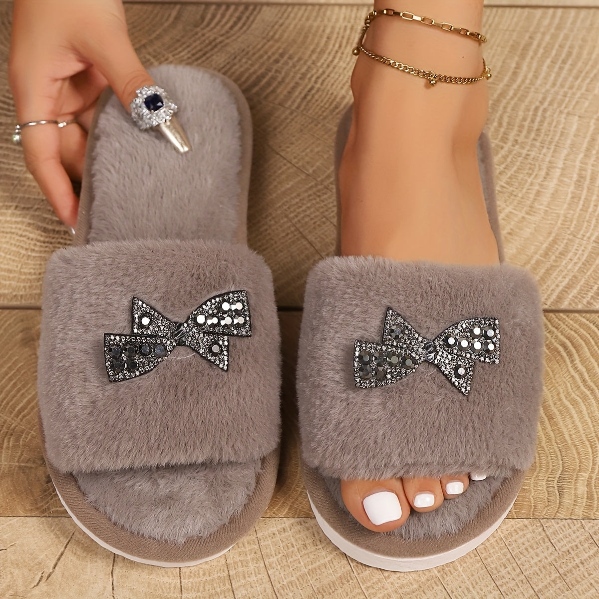 Ayollar uchun mo'ljallangan mo'rt, bog'langan uy ichki choyshablari, buklamali, ichki, yumshoq mato