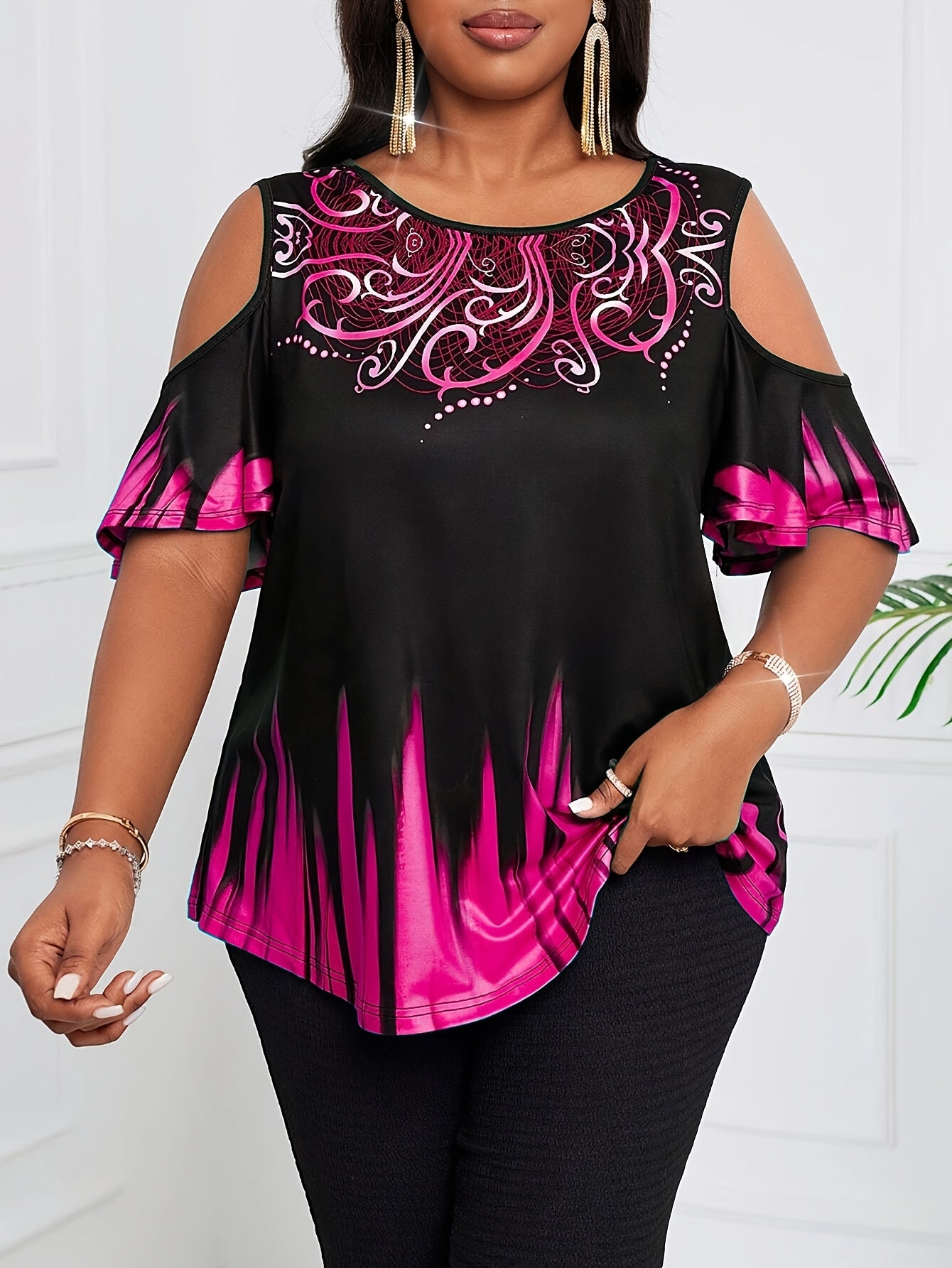 Plus Size Cold Shoulder T-Shirt for Women with Gradient Ombre Print and Paisley Details