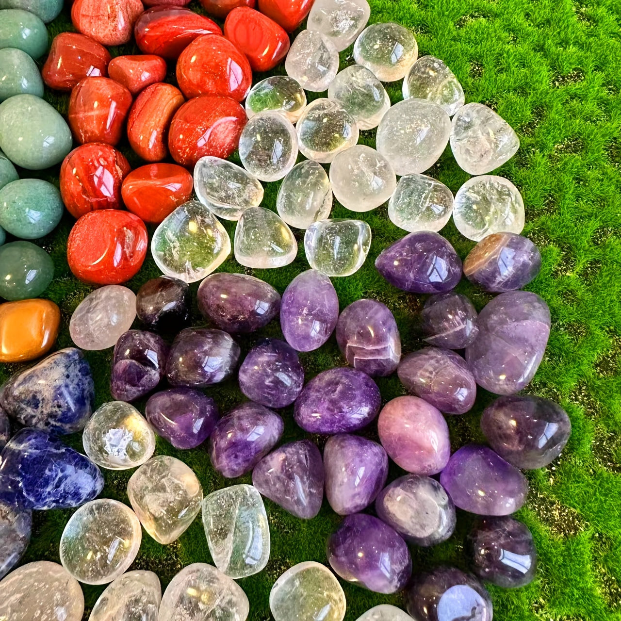 Натуральные аметист и красный яшмовые камни-отшлифовки 100 г кристаллов