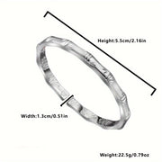 Стильный бамбуковый браслет с классическим шармом, украшенный дизайном бамбукового листа и матовой отделкой - идеален для вечеринок и в качестве подарка.