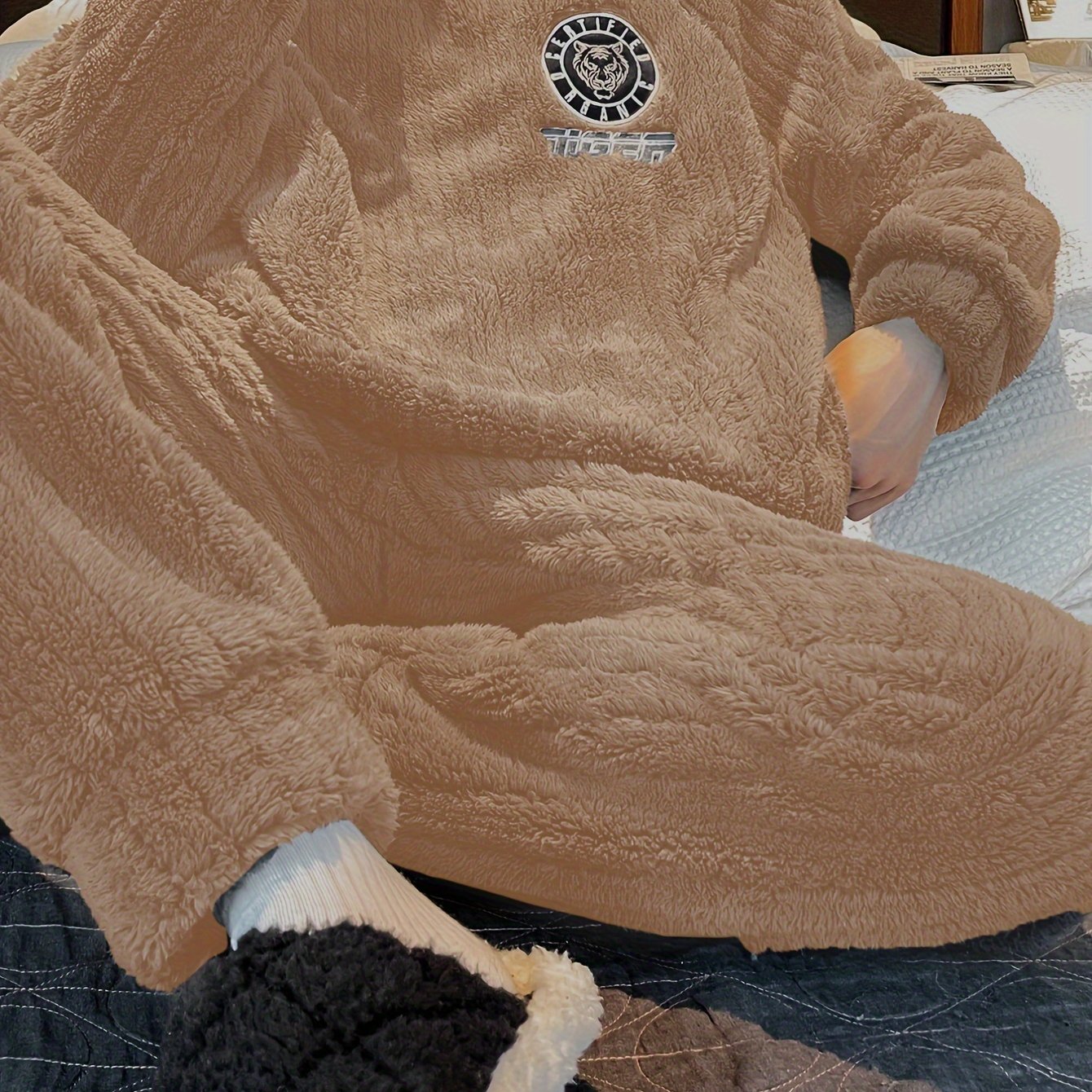 Men's Flannel Pajama Set with Tiger Print Long Sleeve Crew Neck Lounge Wear for Winter