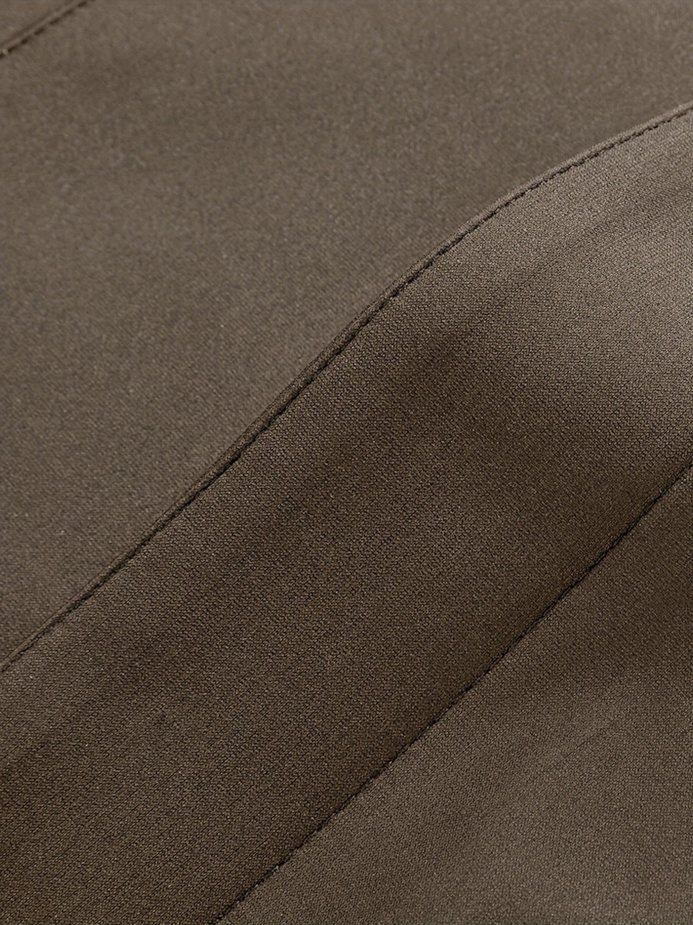 Yengil erkaklar tasodifiy jakketi, polyesterdan tayyorlangan, qattiq ko'k rangda, zip-up yopilishi, yengil yaka, uzun yenglar va mashinada yuvish mumkin bo'lgan dizaynga ega. Bahor va kuz uchun ideal, mos keladi