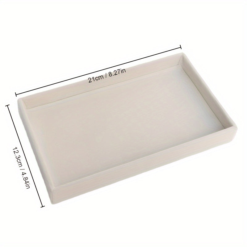 Zargarlik buyumlarini ko'rsatish uchun stol usti saqlash uchun taxta, quloq taqichlari, uzuklar va bilaguzuklar uchun