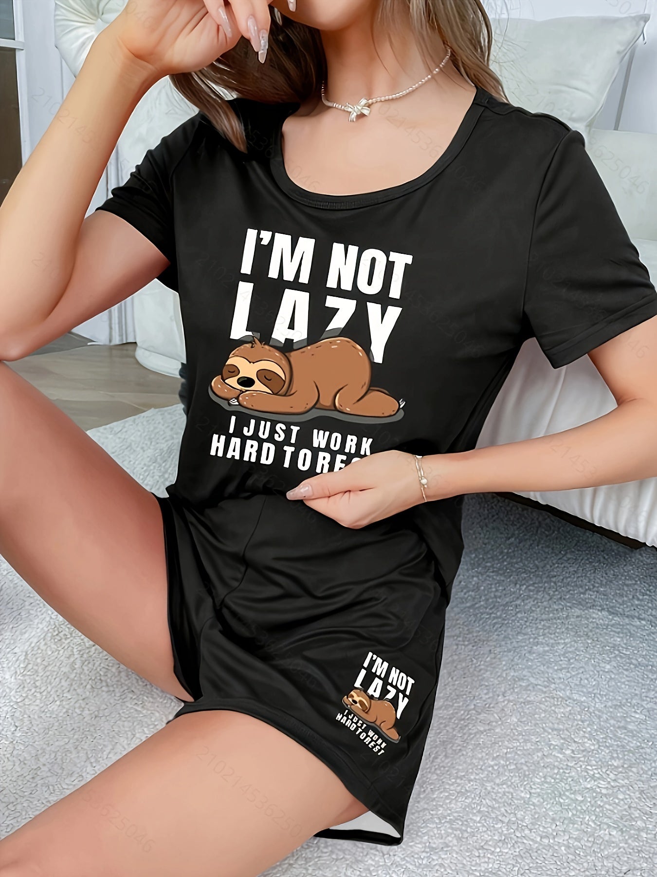 Kattalar ayollar uchun pizhama to'plami, sloth bosma bilan paxta-polyester tikilgan qisqa qo'lli ko'ylak va shortlar