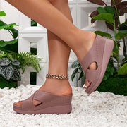 Ayollar yozgi qalin poyali kundalik keng bo'yinli ochiq barmoqli slip-on shlyapki