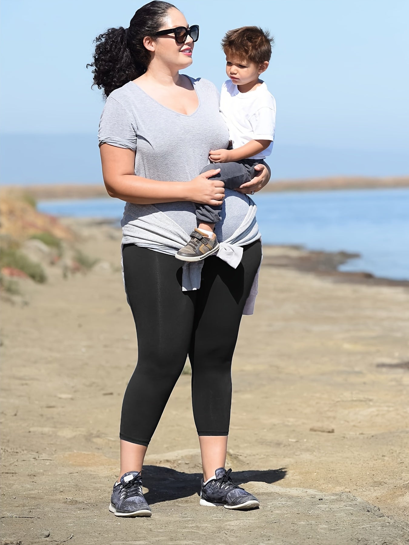 Ayollar uchun plussiz kapri legginslar, yuqori bel va qorinni nazorat qilish bilan. 4X cho'zilish, cho'ntak tafsiloti va qattiq qora rangga ega. 92% polyester va 8% spandeksdan tayyorlangan.