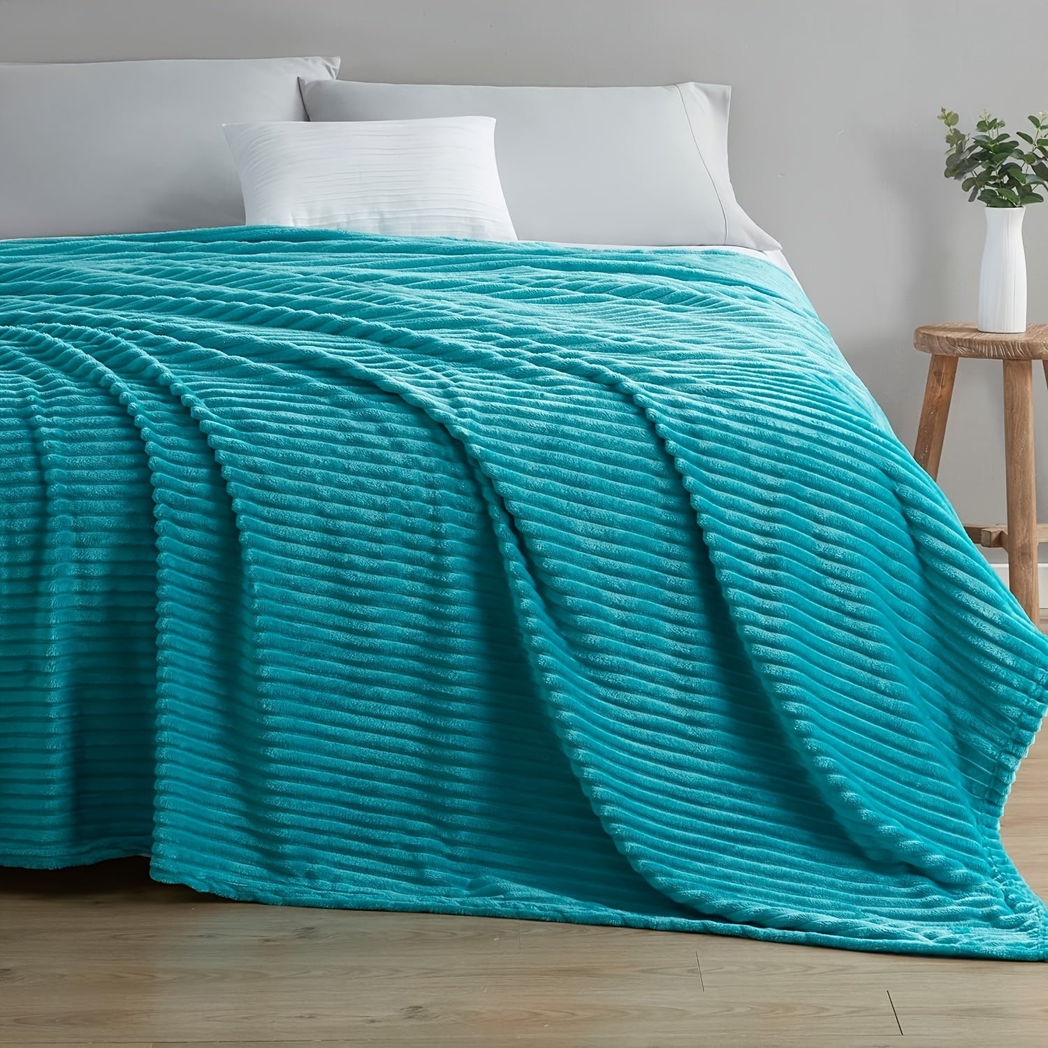 Oversized Microfiber Fleece Throw Blanket with 3D Ribbed Jacquard Design