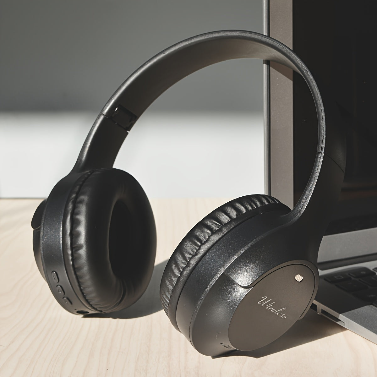 O'yin mikrofoni bilan simsiz, yig'iladigan retro quloqchinlar, tasodifiy foydalanish, yugurish, video qo'ng'iroqlar va HIFI ovoz sifati uchun.