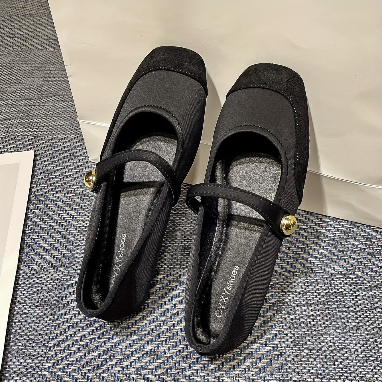 Ayollar uchun tekis poyabzal kvadrat barmoqli, bilak bog‘lamli, engil, qulay