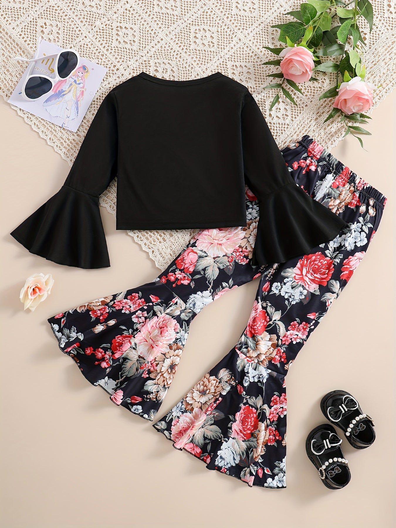 Девчачий комплект из двух предметов: черная блузка с расклешенными рукавами и расклешённые брюки для повседневных и школьных вечеринок