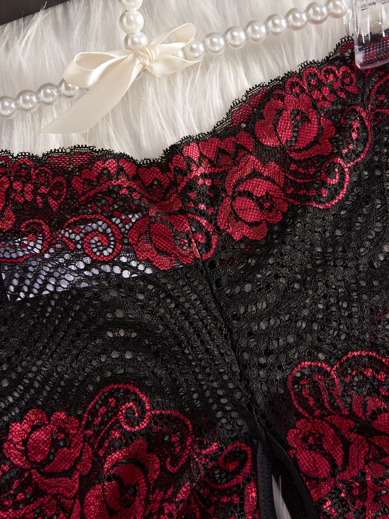 Трусики женские больших размеров из кружева, красные и черные с цветочным принтом, с открытым промежностью, средней посадки, из нейлоновой смеси