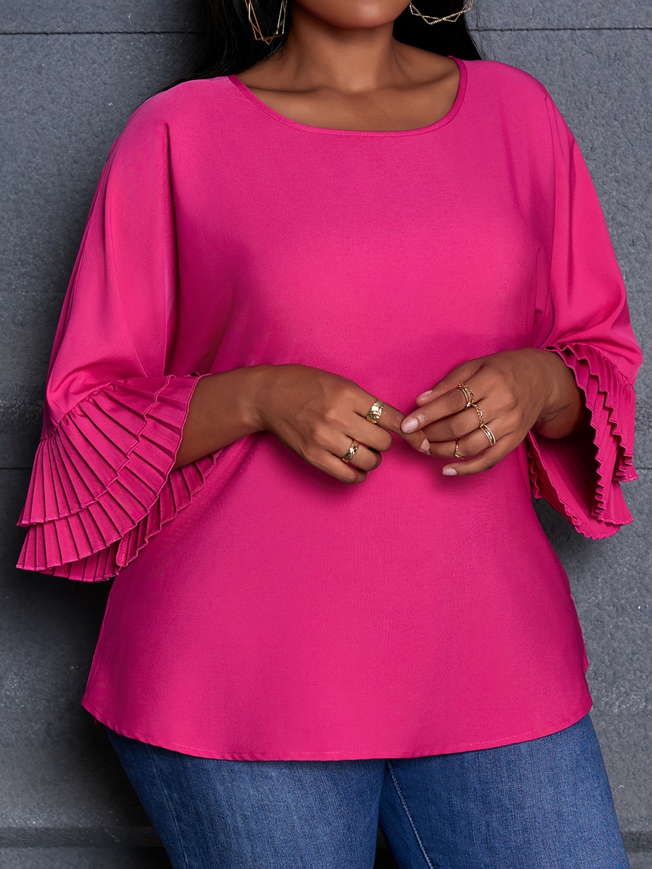 Plus o'lcham ayollar bluzasi, krujkali bo'yin, bir rangli, pleatsli ko'krakli ko'ylak