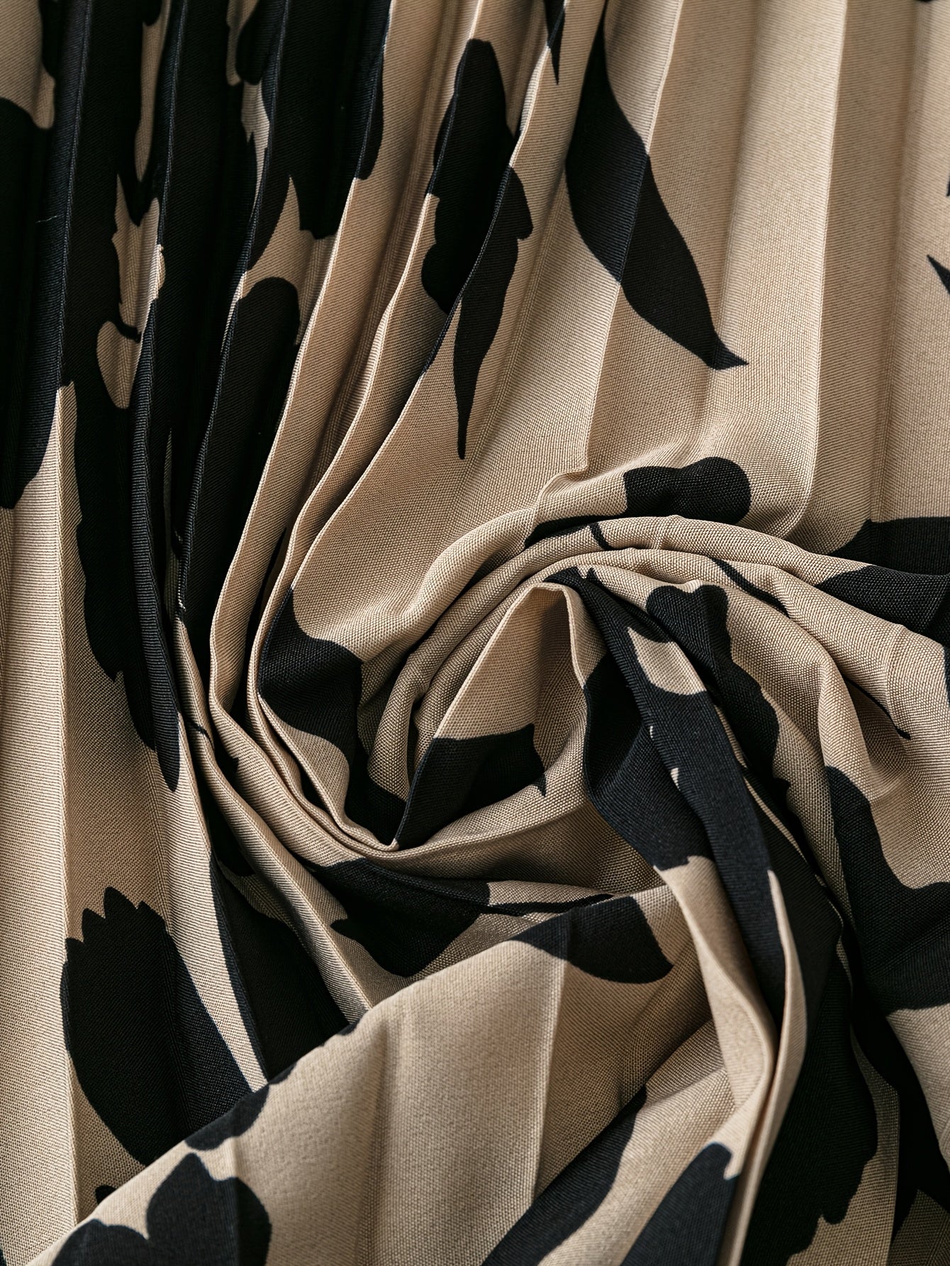 Plus Size Sleeveless Floral Print Dress with Ruffle Details for Spring Summer