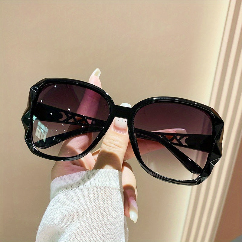 Women's Summer Sun Shades Large Oval Plastic Frame Glitter Jelly Fashion Glasses for Driving Beach