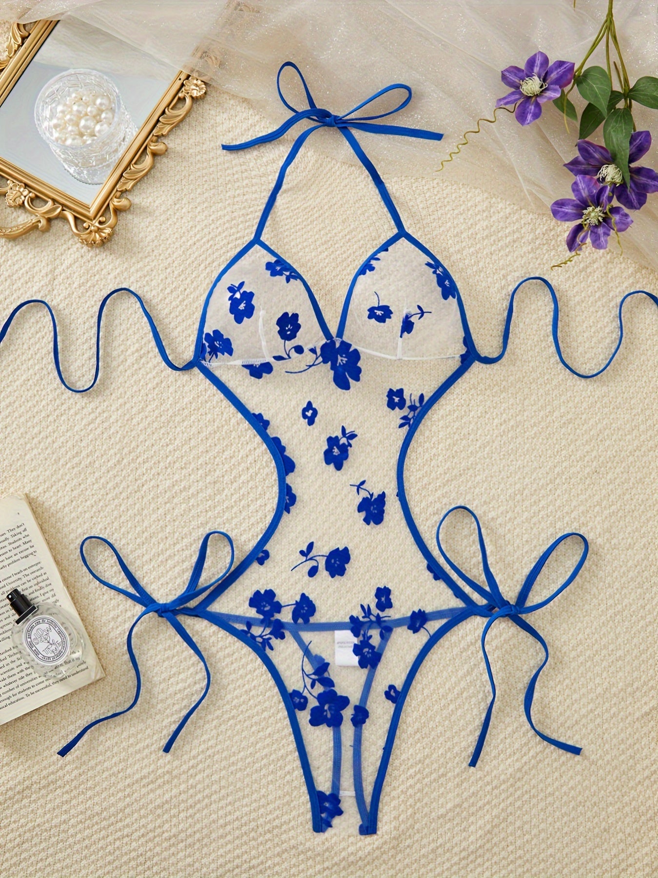 Ayollar uchun shaffof to'rli tanaga mos kostyum