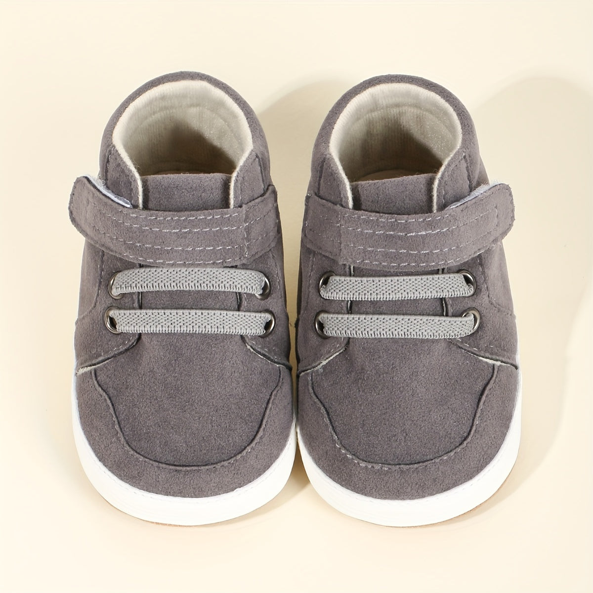 Kichkina bolalar uchun yuqori chanoq sport poyabzali, sirpanmaydigan rezina taglik, qulflash uchun lentalar, bir xil rang, bahor va kuz uchun