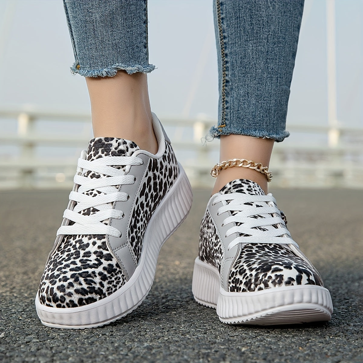 Women's Leopard Print Casual Sneakers Breathable EVA Sole Low-Top Walking Shoes