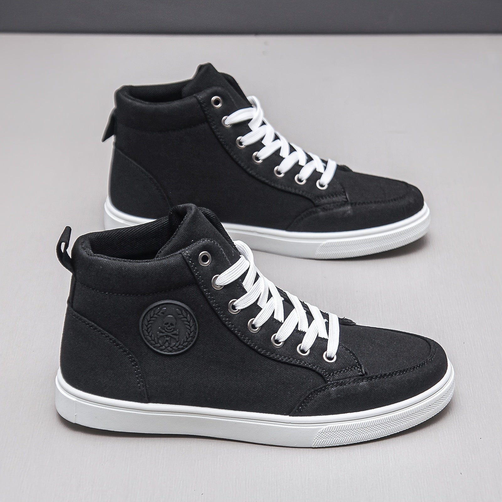 Мужские повседневные кроссовки дышащие на шнуровке противоскользящие на ПВХ подошве низкий ход