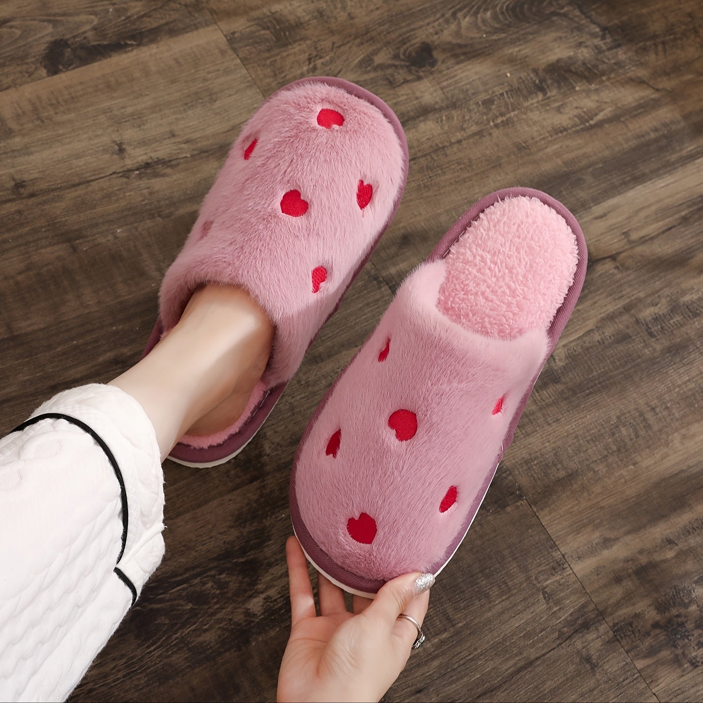 Zapatillas de tela con patrón de corazón para mujer, cómodas para interiores, de temporada y con diseño de deslizamiento