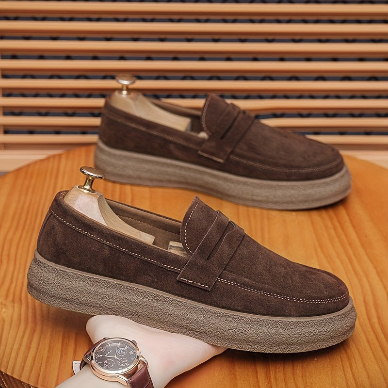 Yumshoq taglikli erkaklar uchun nafas oladigan slip-on loafers.