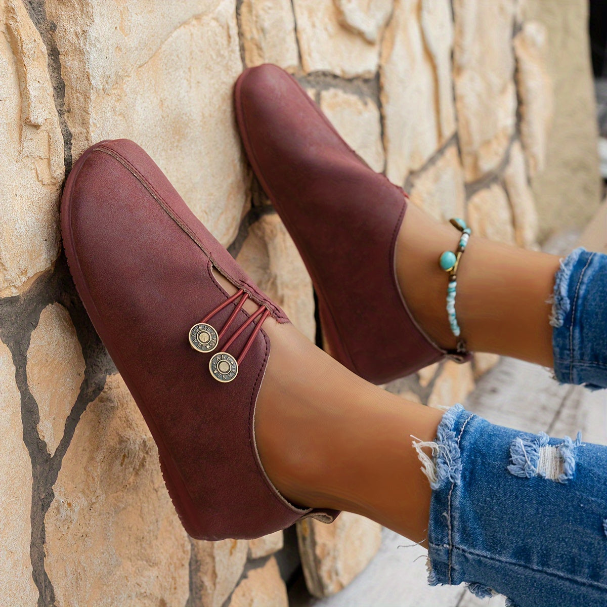 Ayollar uchun Slip-On balet tuflisi, bezakli tugmachalar bilan nafas oladigan ichki qismi