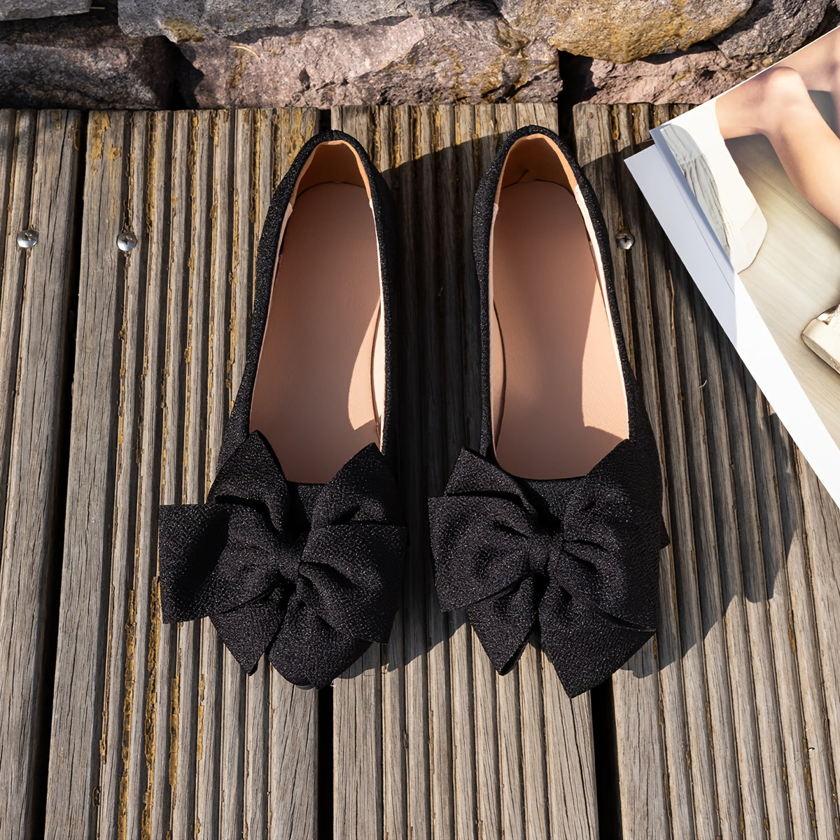 Zapatos planos de mujer con una correa y lazo para pies anchos