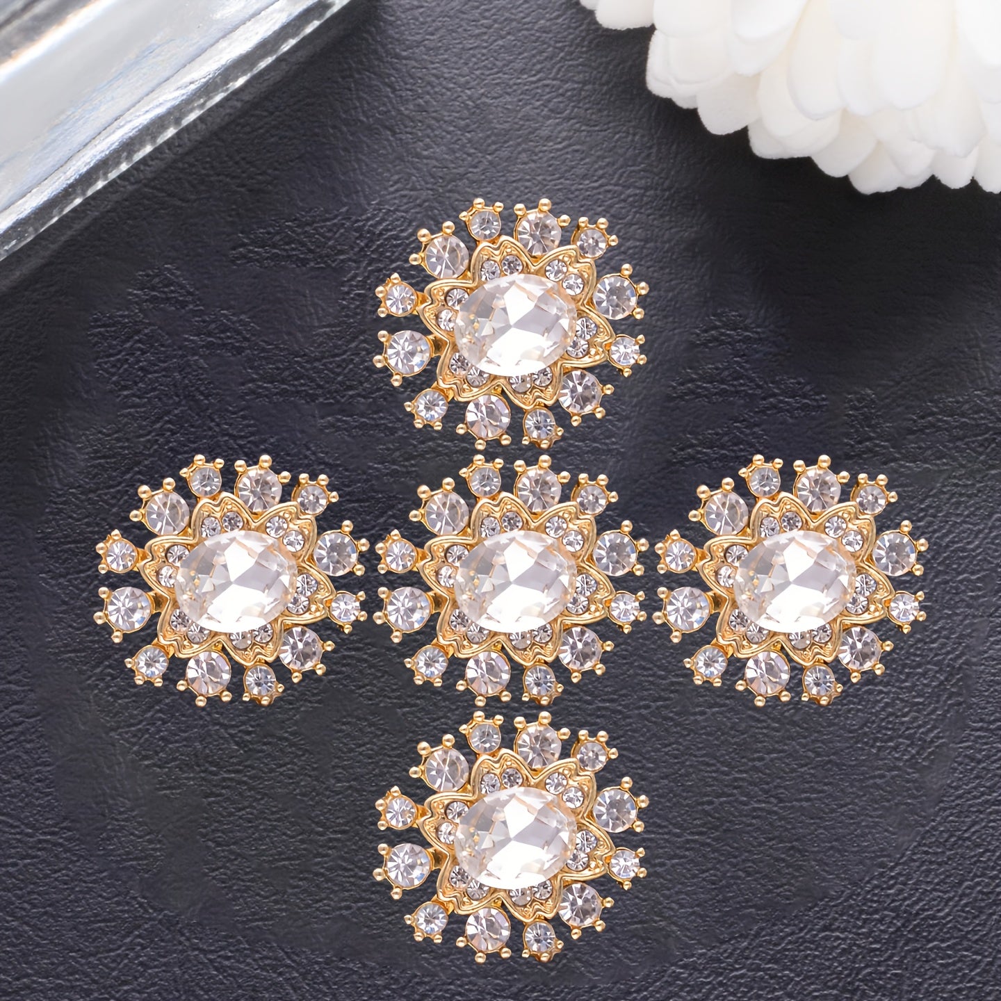 Kiyimlar, sviterlar, blazerlar uchun besh ta rhinestone zink alloy tugmasi to'plami