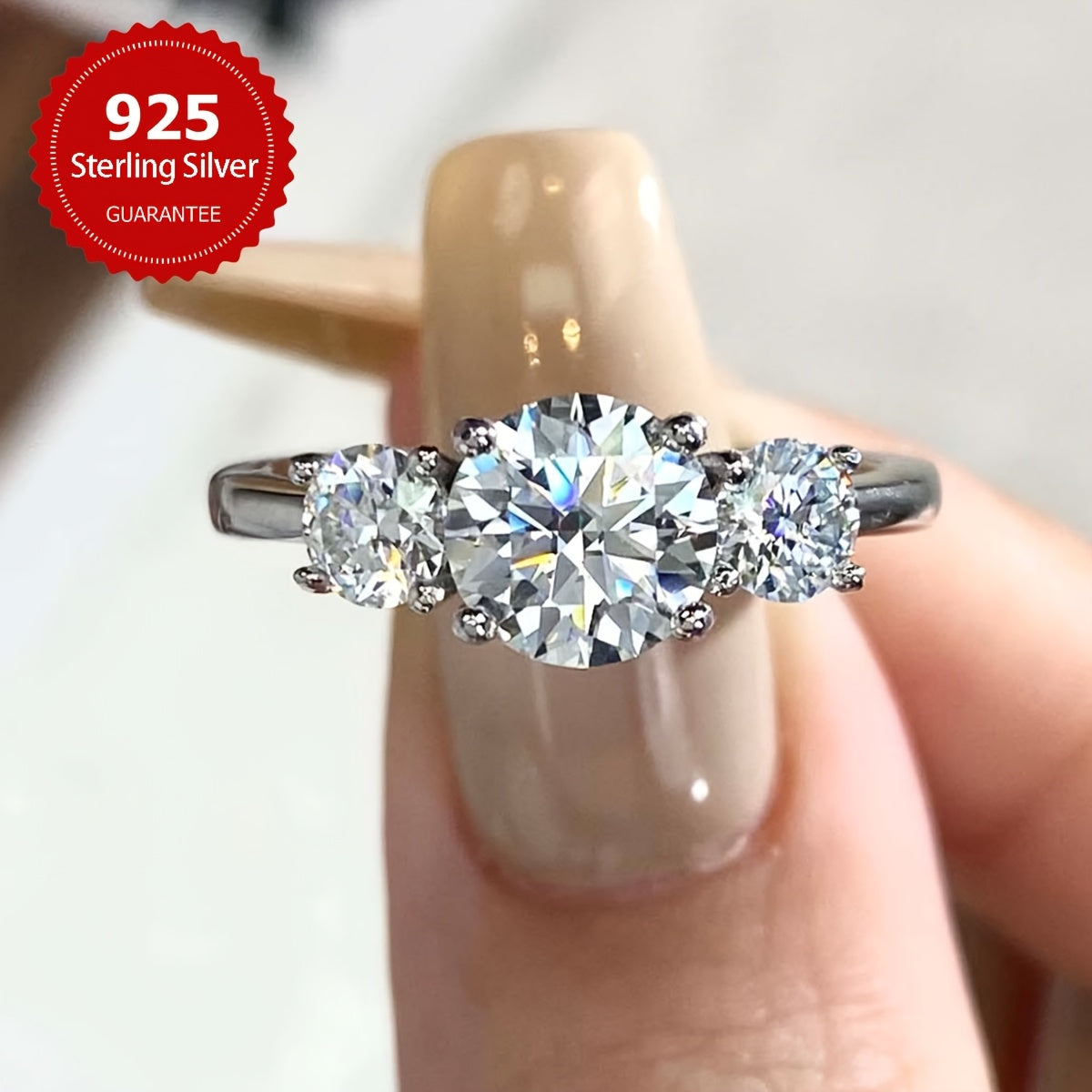 Ajoyib 1.6CT Mozambik to'y uzugi 3 ta olmos halqasi bilan, to'y halqasi, 925 sterling kumush va'da uzugi, abadiy uzuk, yubiley uzuki, 14-fevral sovg'asi. Ushbu nobut va hashamatli ayollar to'y zargarligi Mozambik toshining og'irligi bilan ajralib turadi.