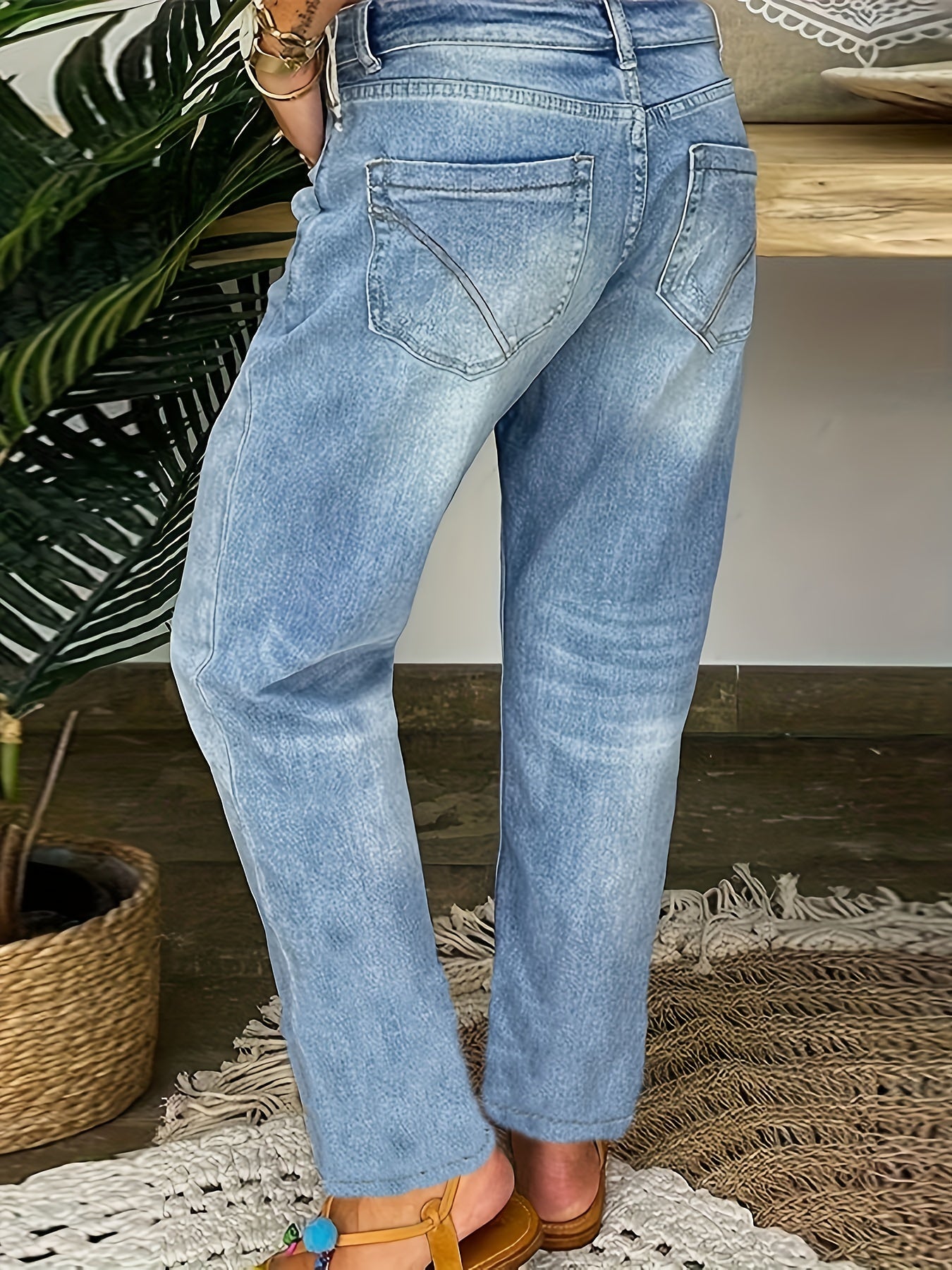 Ayollar uchun keng hajmli yengil yirtilgan va buzilgan denim jinsi kundalik uchun