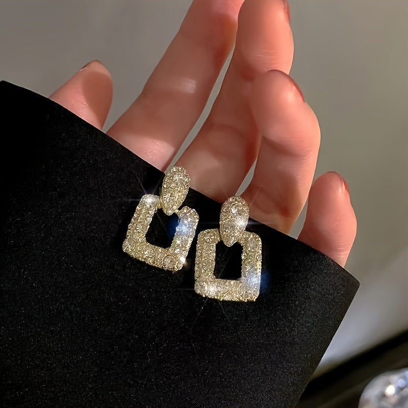 Ayollar uchun Suv Kristalli Geometrik Kvadrat Tishli Quloq Dekorlari Zink Alloy Rostdan Temirli Qovurg'alar