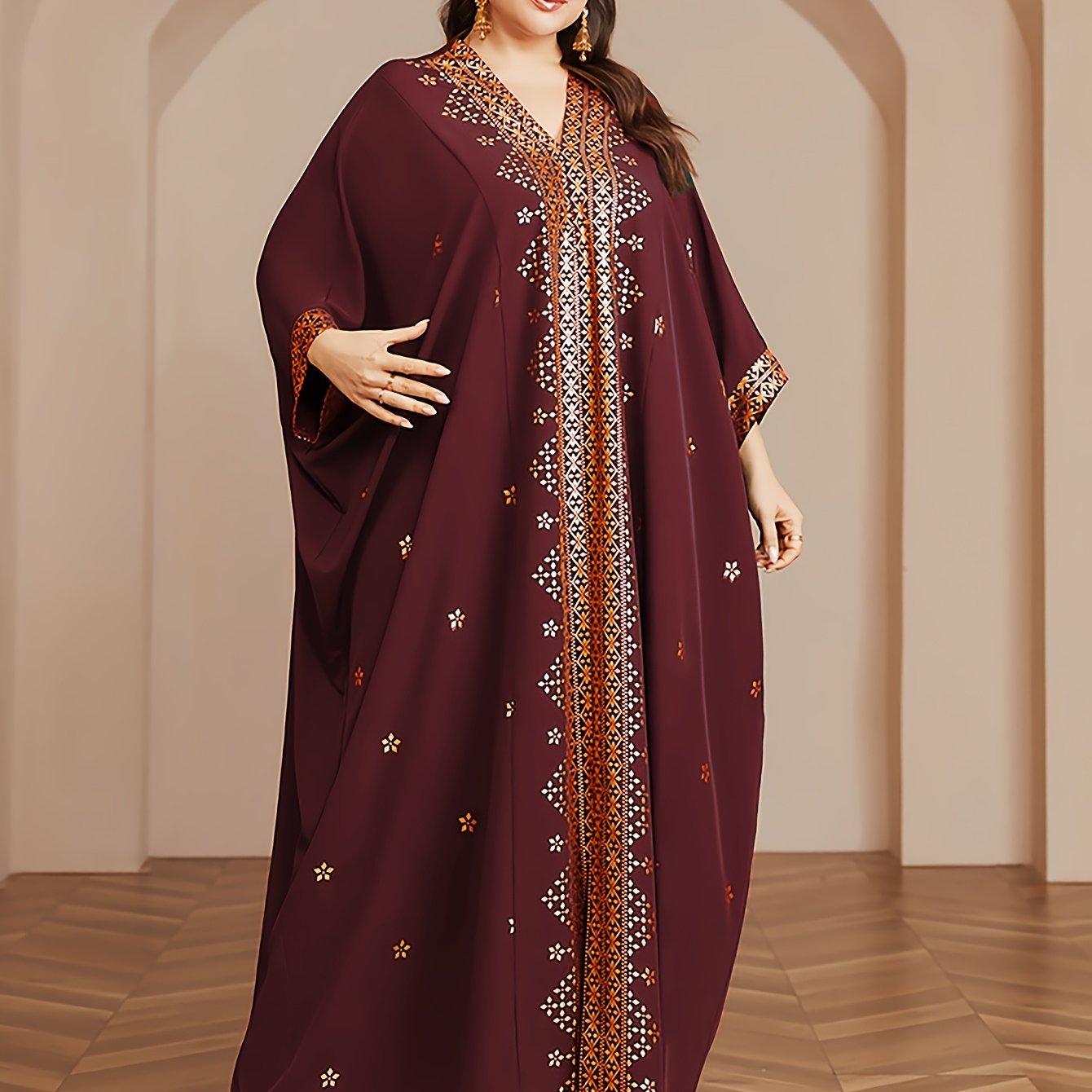 Plus o'lcham polyester V-shakli kaftan, tassellar va batwing qo'llari bilan