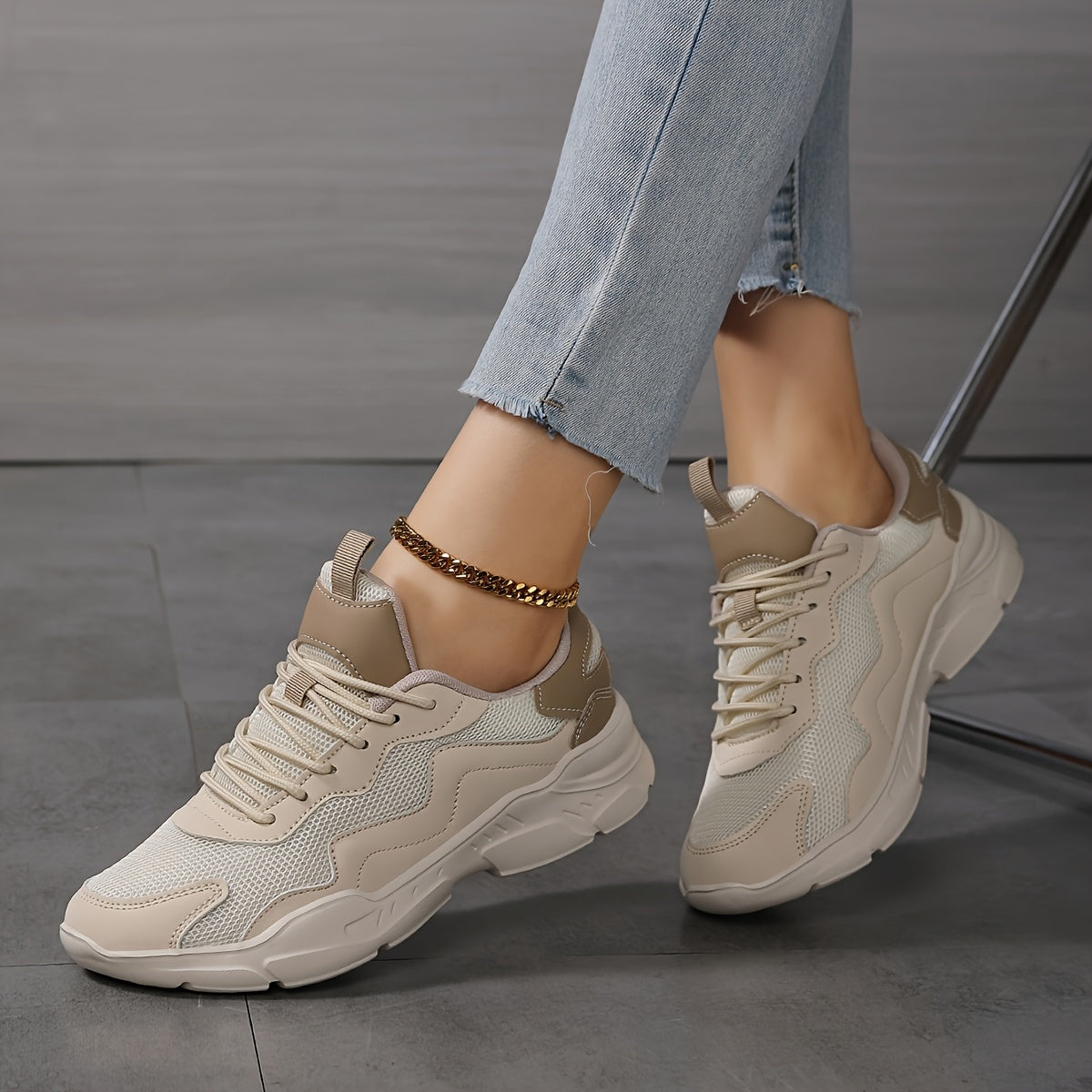 Women's Mesh Running Shoes with Shock Absorption and Breathable Sole
