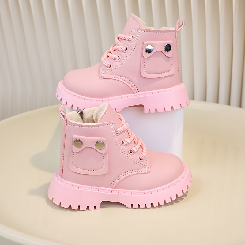 Zamonaviy retro Chelsea botinkalari yumshoq taglik va qulay to'quv ichki qismi bilan, kuz va qish uchun mukammal. Yoshlar va bolalar poyabzali uchun ideal.