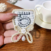 Minimalist moda kostyum aksessuari uchun marvaridli oqimli bowtie broshli pin