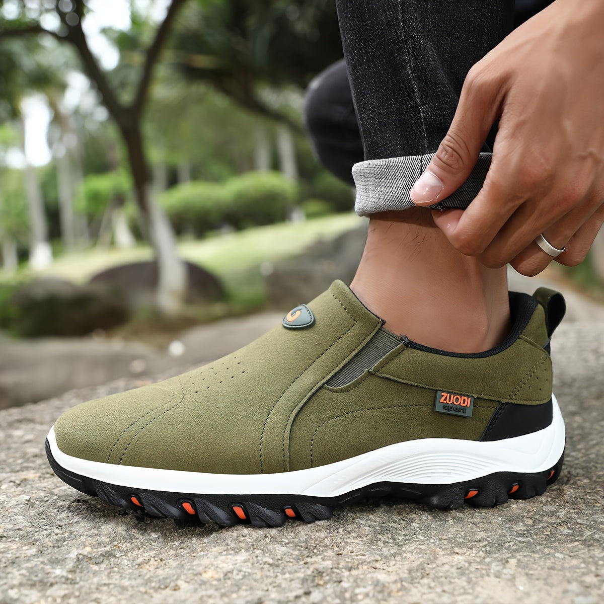 Erkaklar uchun Slipon Ease pastki balandlikdagi piyoda yurish botinkalari, tashqi faoliyatlar uchun sirpanmaydigan taglik, mikrofiber sintetik ustki, mato ichki qismi, EVA taglik | Silliq va Qattiq Slip-On Poyabzal