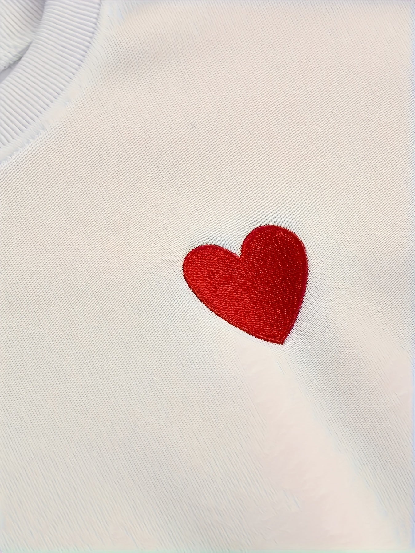Sudadera con corazón bordado para mujer hecha de tela de punto 100% poliéster
